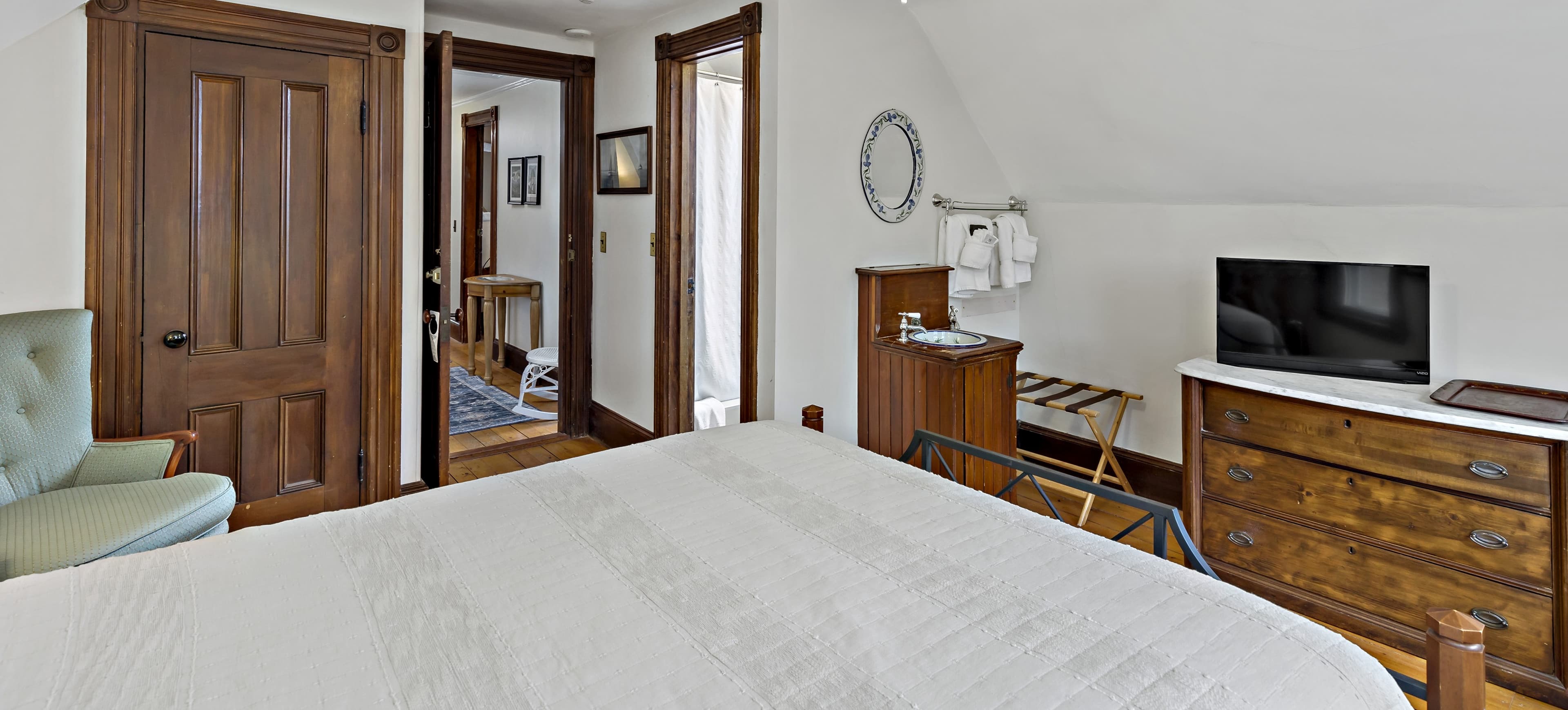 Willow Room showing windows