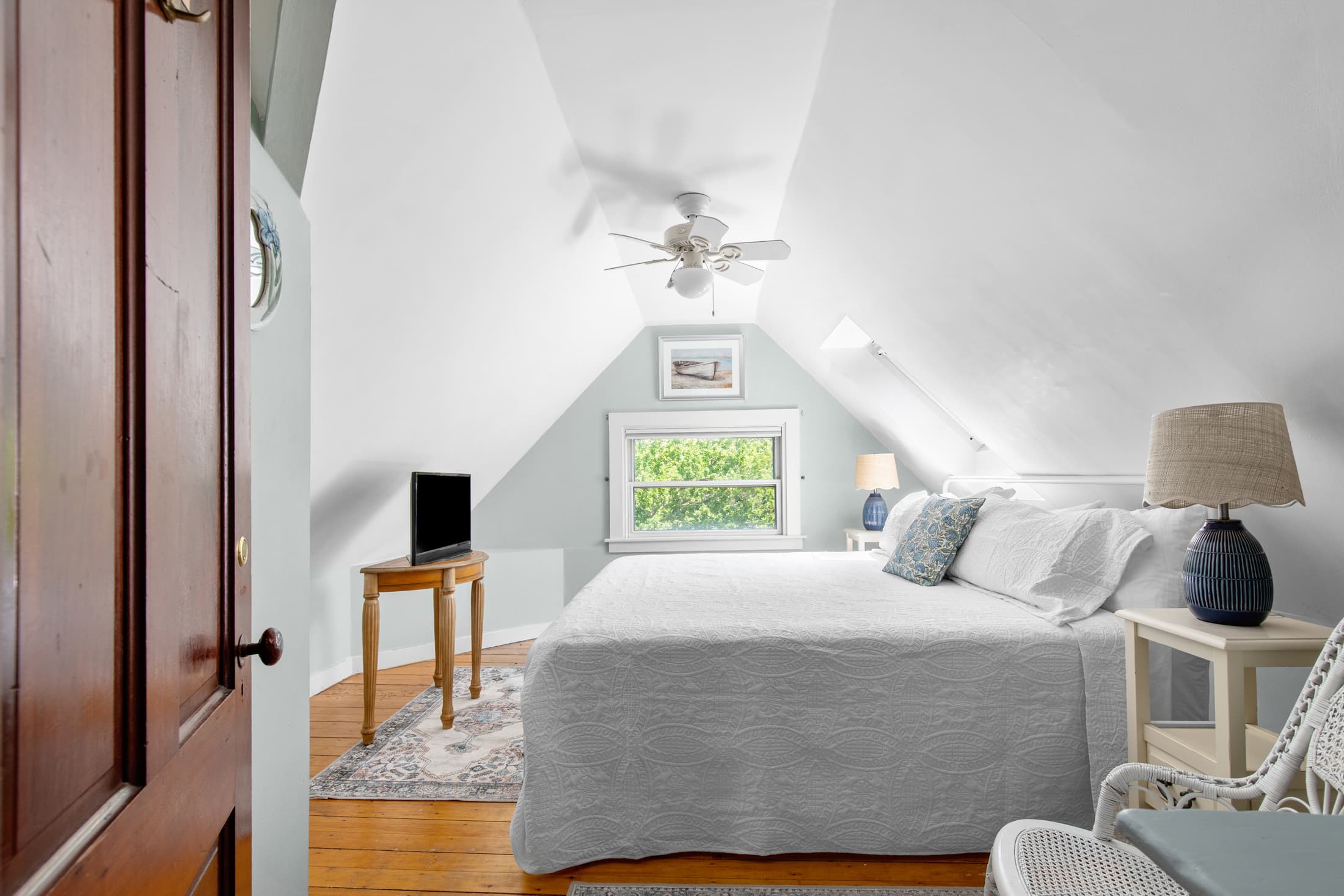 Oak Room showing skylight and ceiling fan